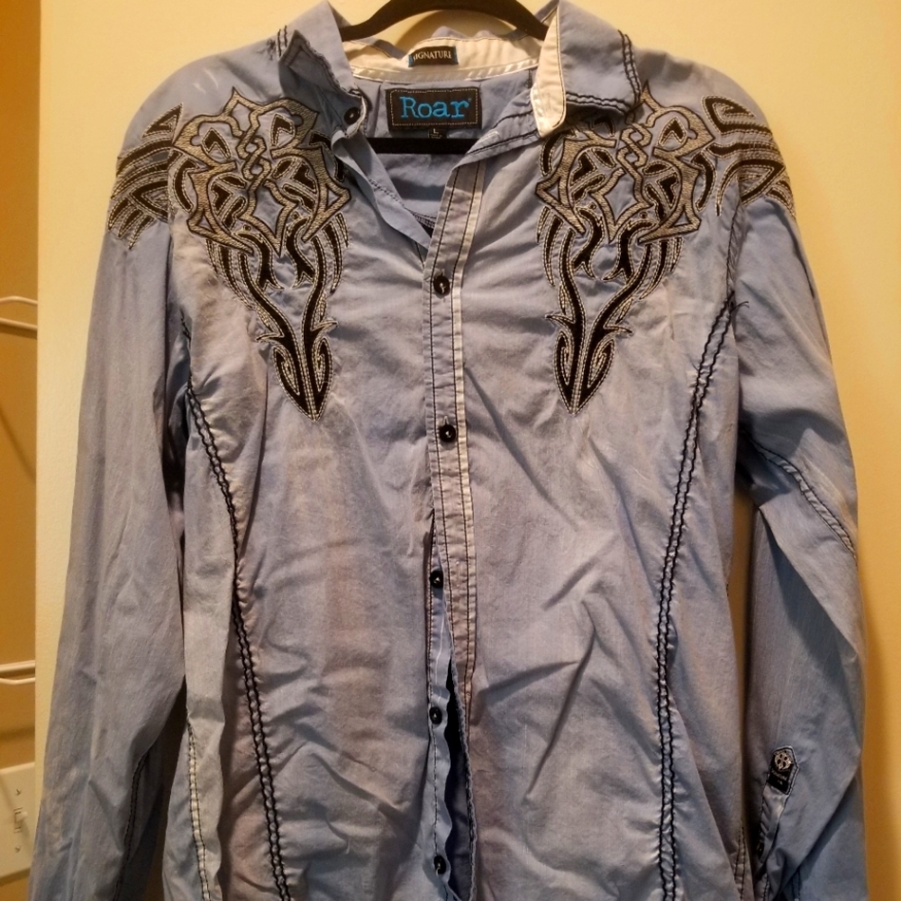 ROAR brand men's size Large